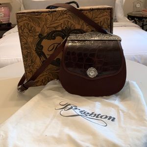 Beautiful Brighton Purse. Silver top and silver medallion snap. Used cpl timers.